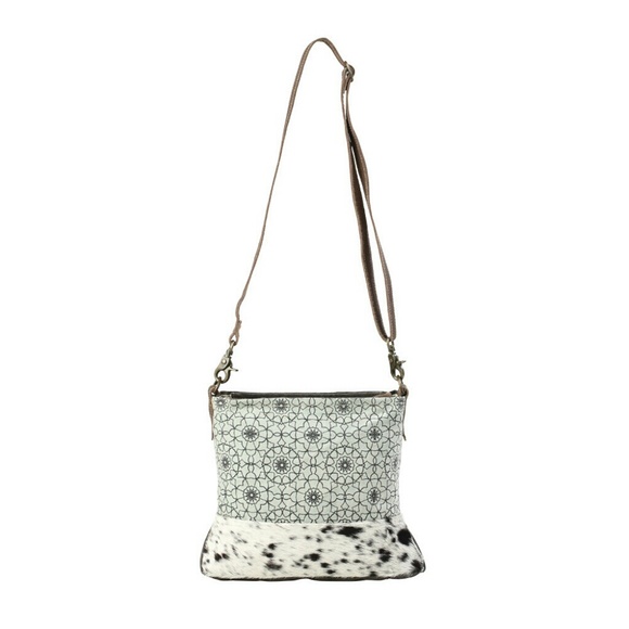 🌟DEAL OF THE DAY🌟 Floral Print & Hair Bag - Picture 3 of 4